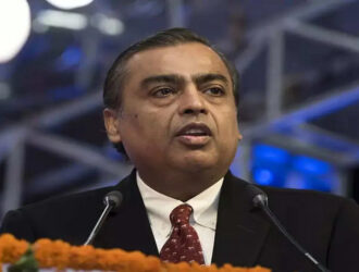 Reliance Industries Shares Surge by Nearly 4%, Market Cap Reaches ₹20 Lakh Crore Again