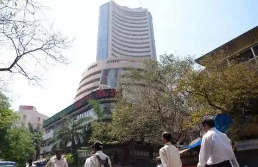 Sensex and Nifty Surge on Banking, Auto Shares Boost